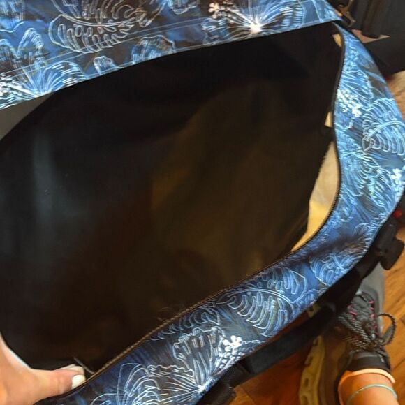 L.L. Bean Blue 🌺 Hawaiian Floral Duffel Bag - Picture 11 of 12